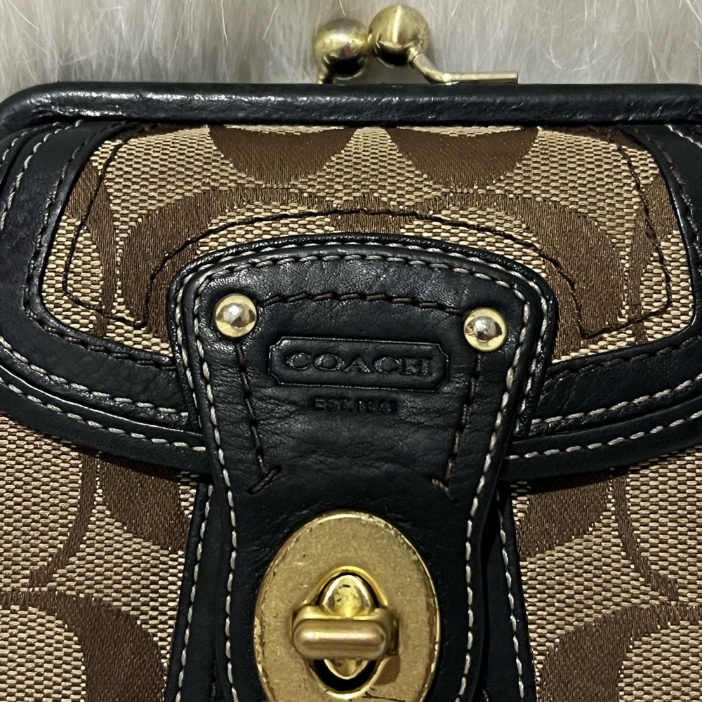 Coach vintage 65th anniversary wallet. - Picture 8 of 9